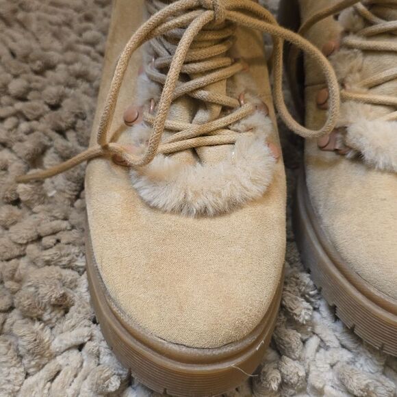 A New Day Women's Size 7 Camel Brushed Faux Fur Hiking Combat Boot Lace Up - Picture 2 of 9